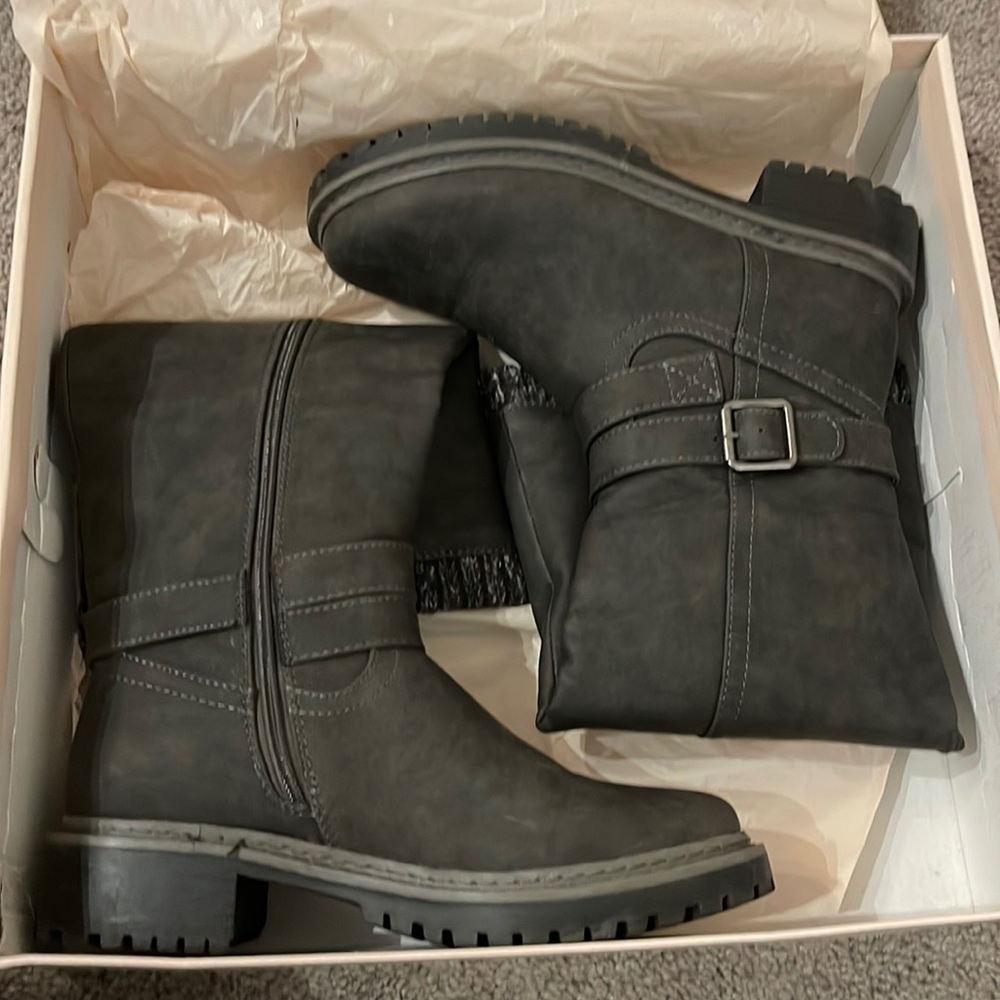 Boots - Picture 6 of 6